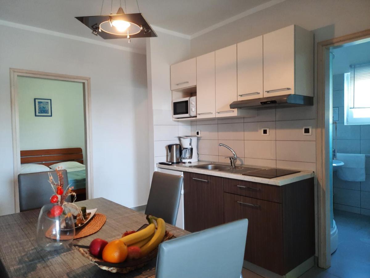 Apartmani Ivica Krk Town Exterior foto