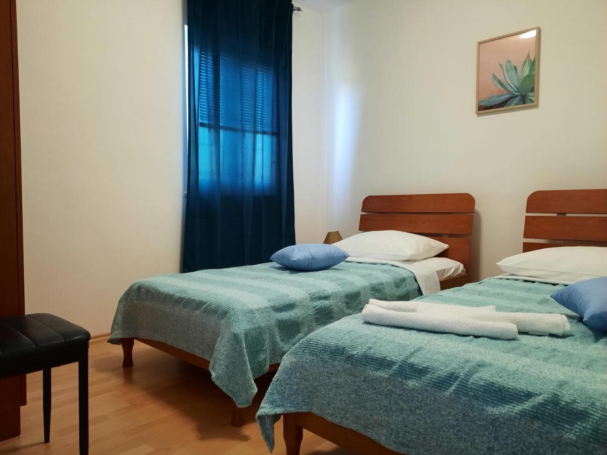 Apartmani Ivica Krk Town Exterior foto